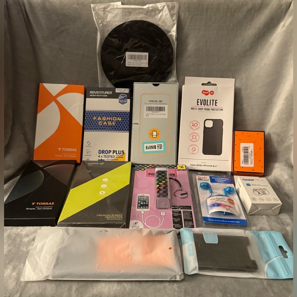 Electronic Tech Bundle -13 Pc (All New) -Great for Resellers!! 
MSRP over $100 🔥
